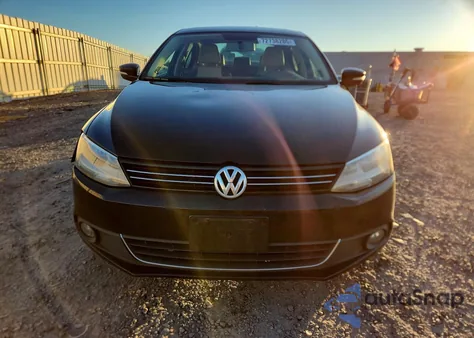 2012 Volkswagen Jetta Sel z USA, uszkodzony, nr VIN 3VWLP7AJ7CM471652